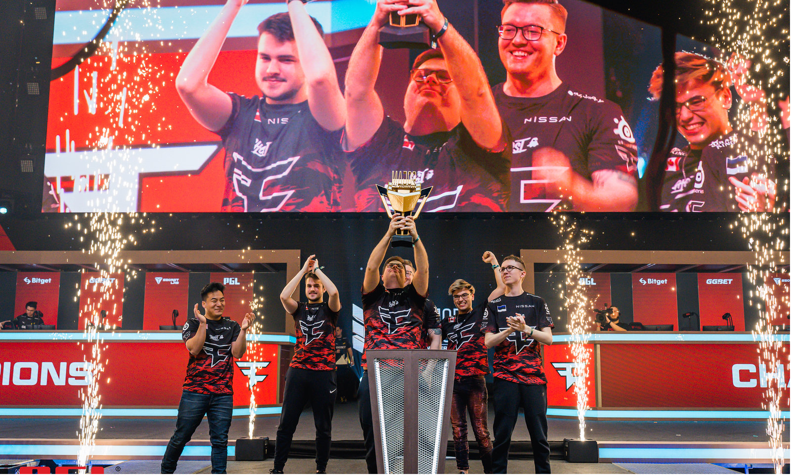 他不断地锤 他不断地锤