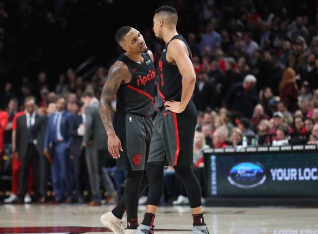 现场气氛紧 现场气氛紧