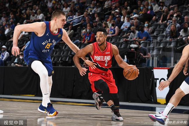 苏亚雷斯首 苏亚雷斯首