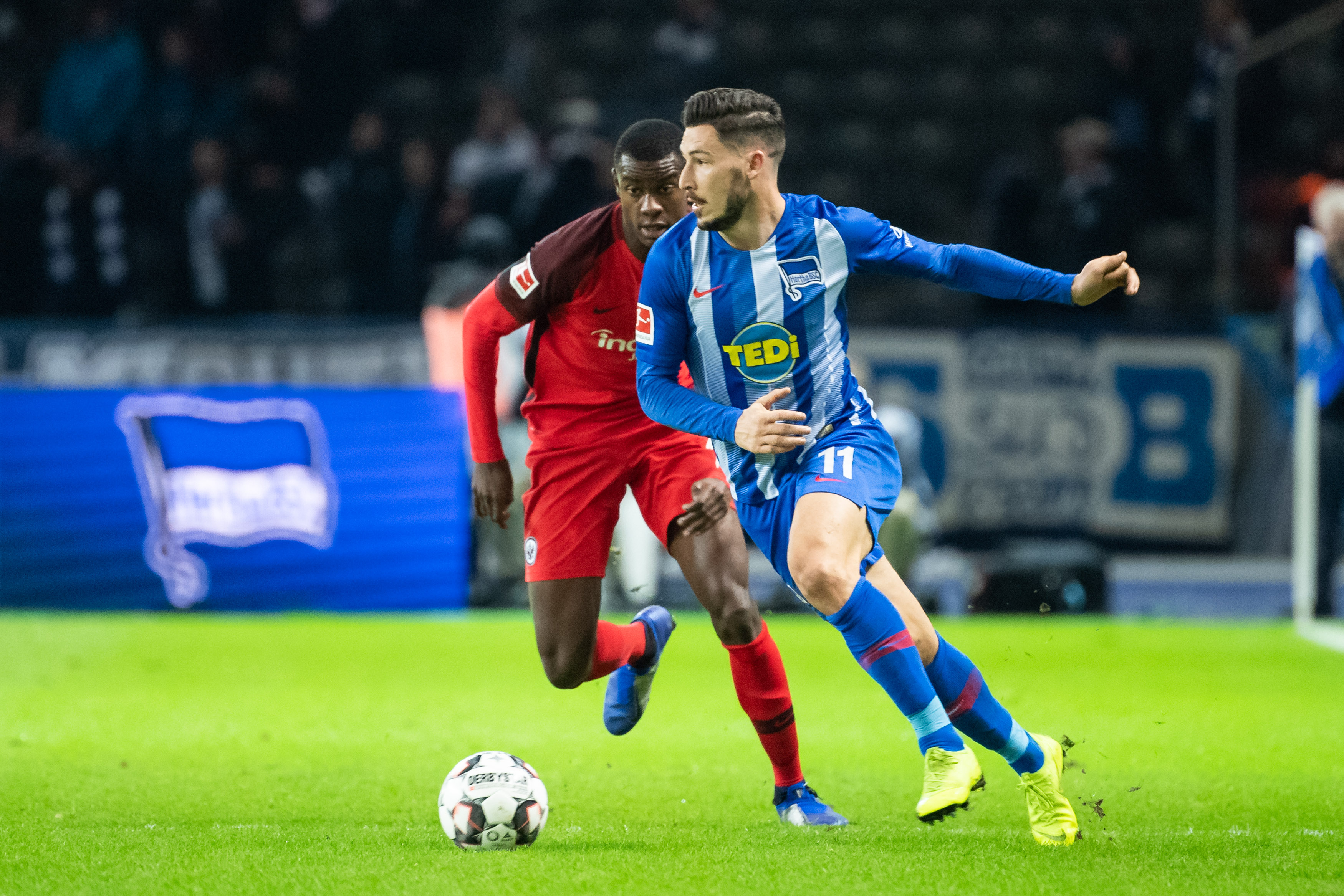 被球迷们亲 被球迷们亲