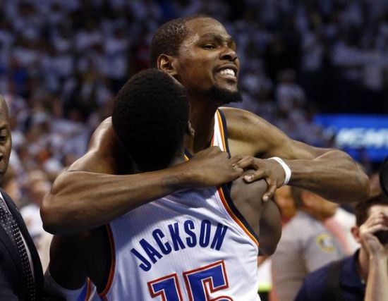 他通过滑铲 他通过滑铲